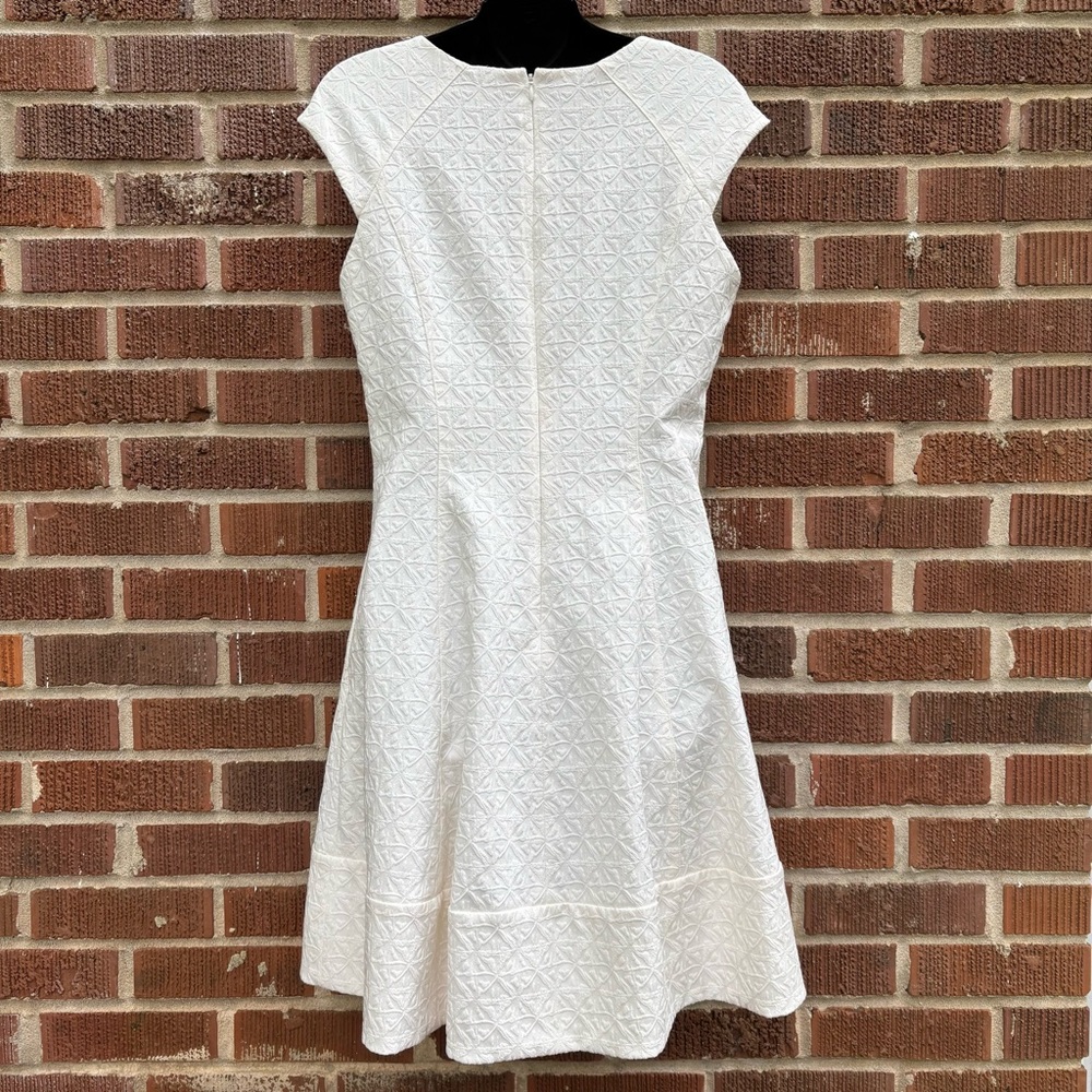 Vince Camuto Women’s Sz 8 Fit and Flare Cap Sleeve White Textured Dress - Picture 3 of 9